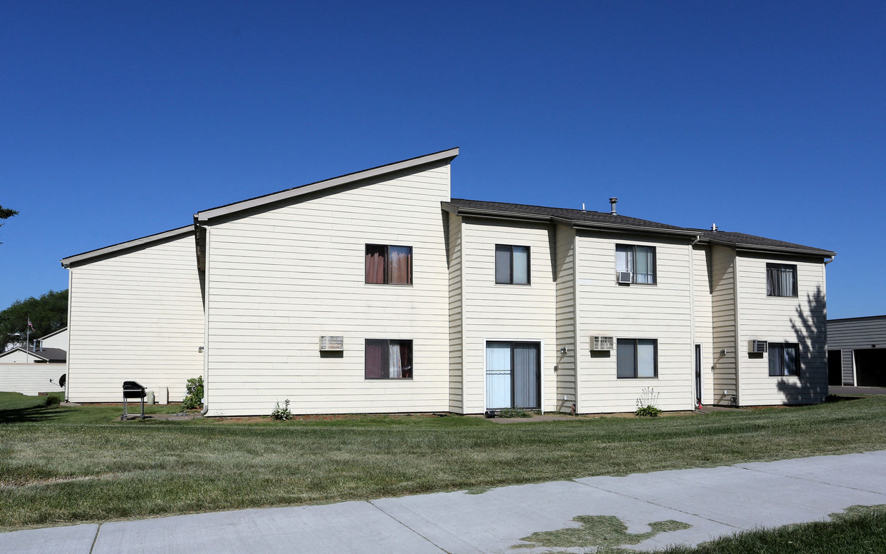 Apartments for Rent in Brooklyn Center, MN Victoria Townhomes